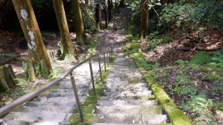 文殊仙寺敷地内の長い階段