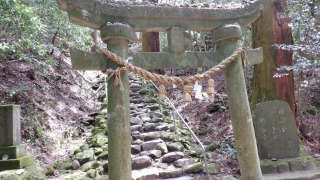 鳥居と鬼が造った道