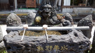 熊野羊水と龍の像