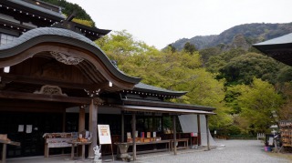 【両子寺】の唐破風造り