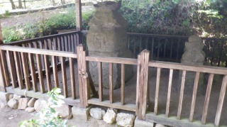 臼杵石仏敷地内の五輪塔