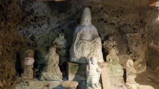 文殊仙寺奥の院の参拝途中にあった石像群