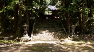 二ノ宮八幡社拝殿と階段