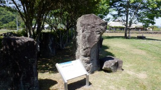 原尻の滝にある火山起源の岩