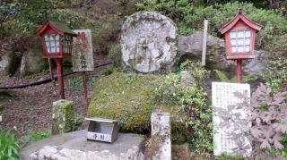 【両子寺】敷地内の道祖神