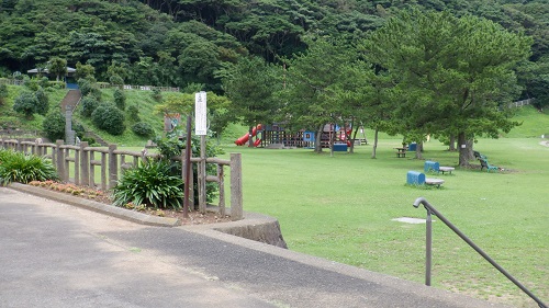 平戸公園内にある遊具とその周辺