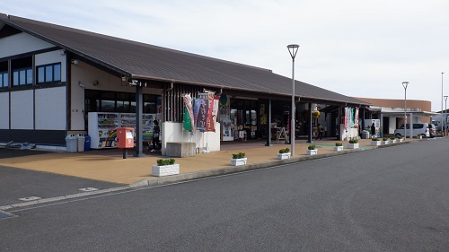 道の駅 つのの駐車場から見た建物