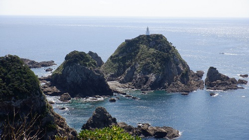 佐多岬から見える白い灯台