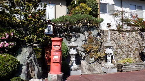 湯の山温泉内にある昔ながらのポスト