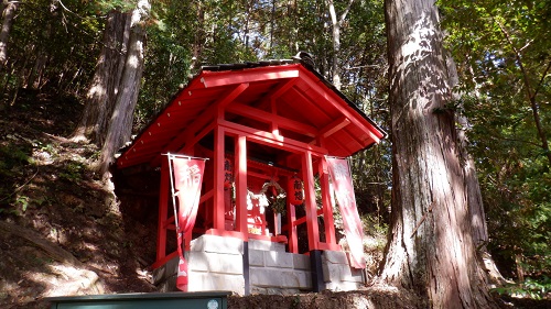 湯の山温泉内にある稲荷神社