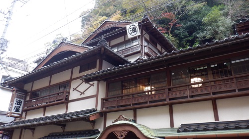 湯原温泉油屋の建物外観