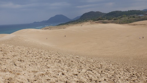 鳥取砂丘と日本海の光景