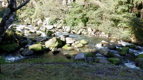 神川大滝から流れる川