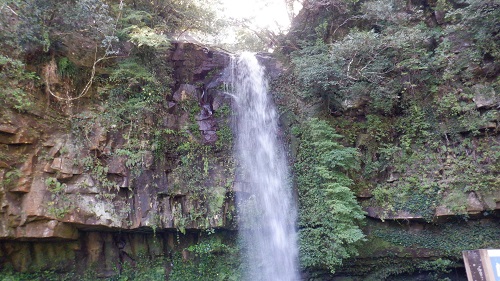 神川大滝敷地内の小滝（弁財天の滝）