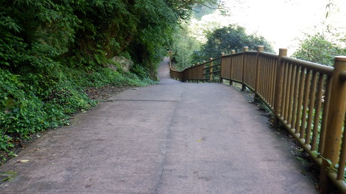 整備されている雄川の滝遊歩道