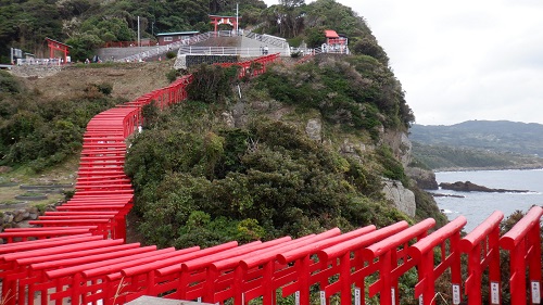 山口県元の隅神社の立ち並ぶ赤い鳥居