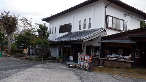 香山昇龍大観音の駐車場にあるガチャガチャ