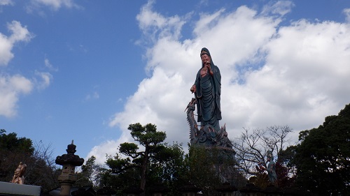 香山昇龍大観音の敷地内から見た光景