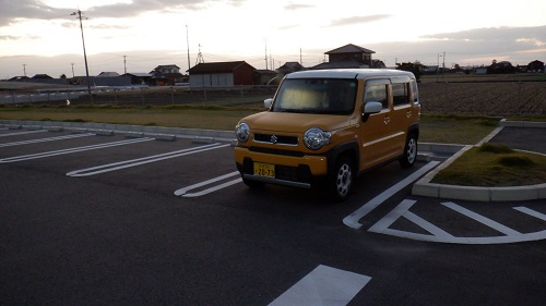 広めの道の駅駐車場と愛車