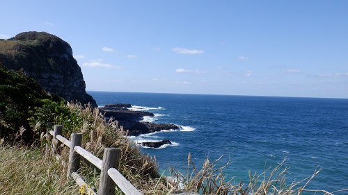 大バエ灯台遊歩道から見た海の光景