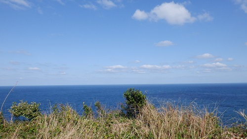 大バエ灯台近くの海の光景