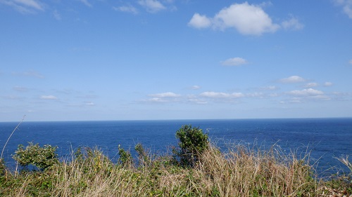 大バエ灯台近くの海の光景