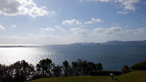 神崎鼻公園の展望スポットから見た海の光景