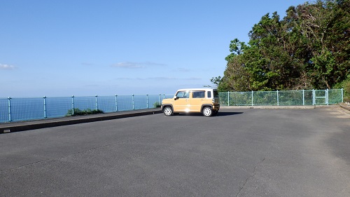 権現山の広々とした駐車場