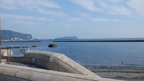 砂むし会館 砂楽の砂浜に降りる階段