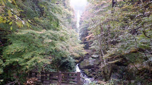 神庭の滝に向う途中の橋