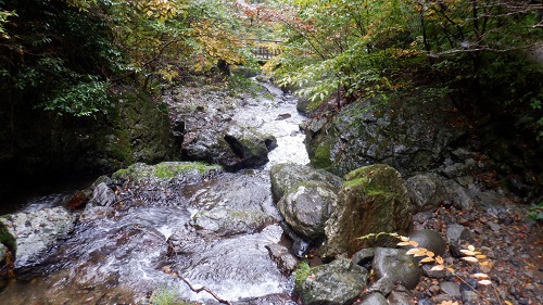 神庭の滝から流れる川