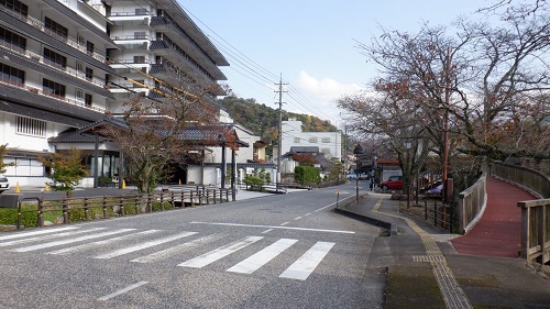 三朝温泉街の光景