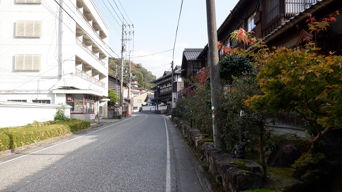 三朝温泉駐車場側から見た温泉街