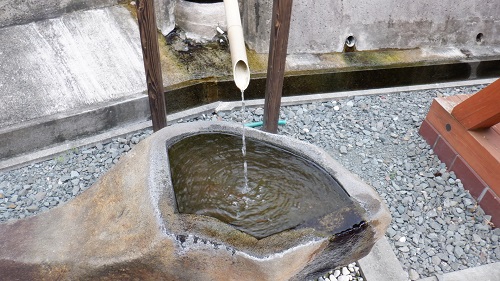 有福温泉内にある源泉かけ流しの手湯