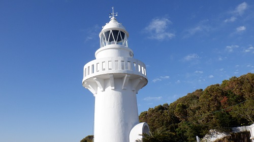 近距離からの細島灯台