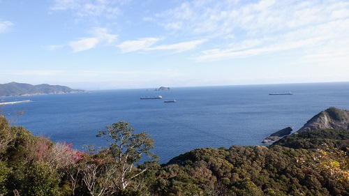 細島灯台近くから見た海