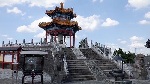 孔子公園内の孔子像がある建物