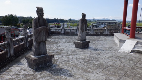 孔子公園内にある孔子の弟子の石像