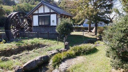 前川水源内にある水車小屋