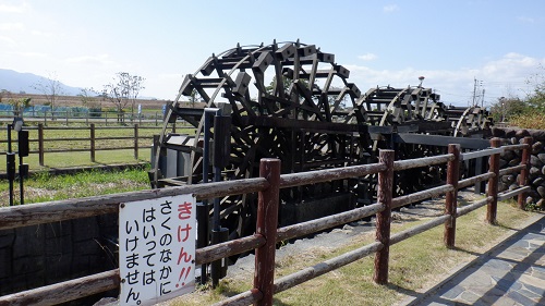 三連水車を横から見た光景