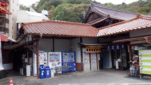 武雄温泉元湯と蓬莱湯がある建物