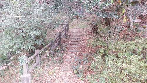 常光寺の滝階段状の遊歩道