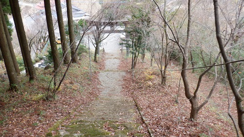 鉾神社の入口鳥居の拝殿側