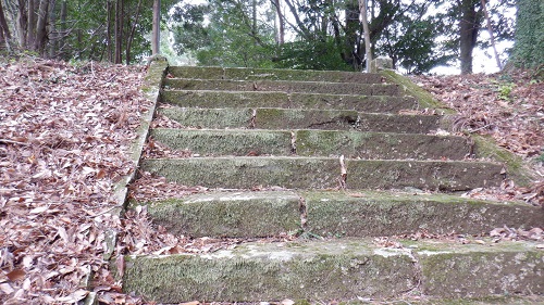 鉾神社拝殿前の階段