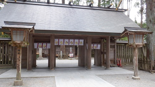 天岩戸神社の拝殿出入口