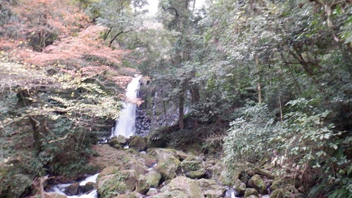 白糸の滝と紅葉