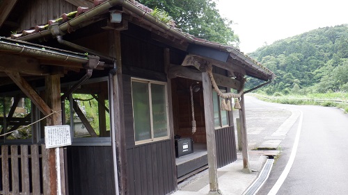 水の口湧水にある神社