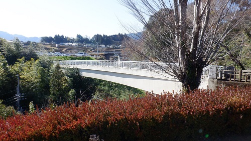 青雲橋公園へ続くふれあい橋