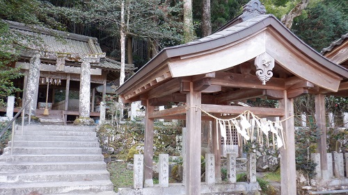 畑冷泉の水神様を祀った神社