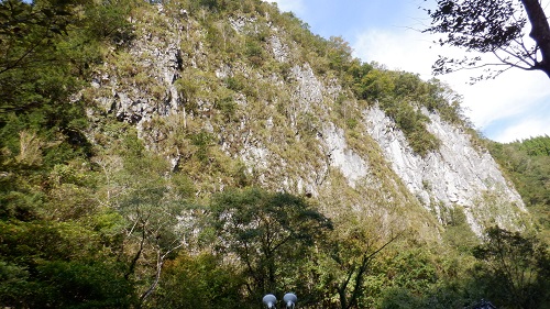 白滝が雄大に広がる光景